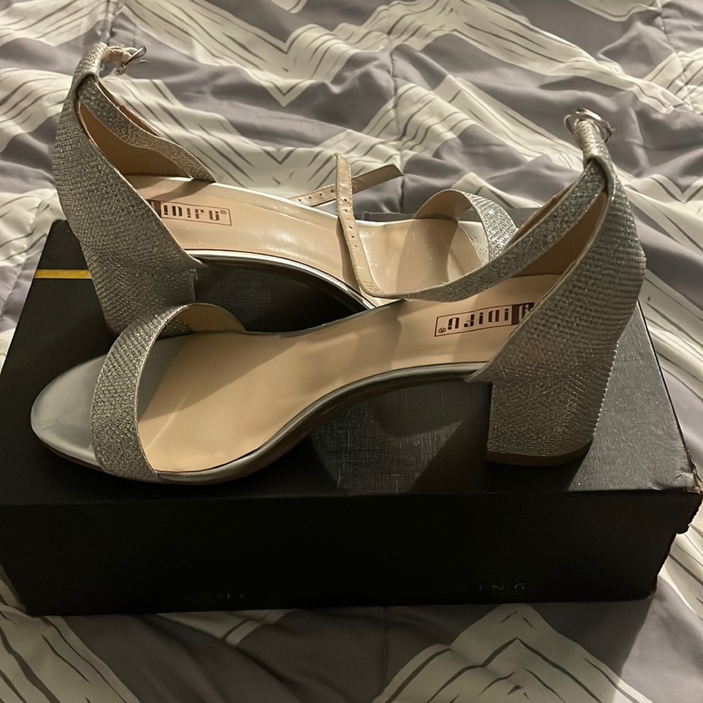 Silver glitter heel